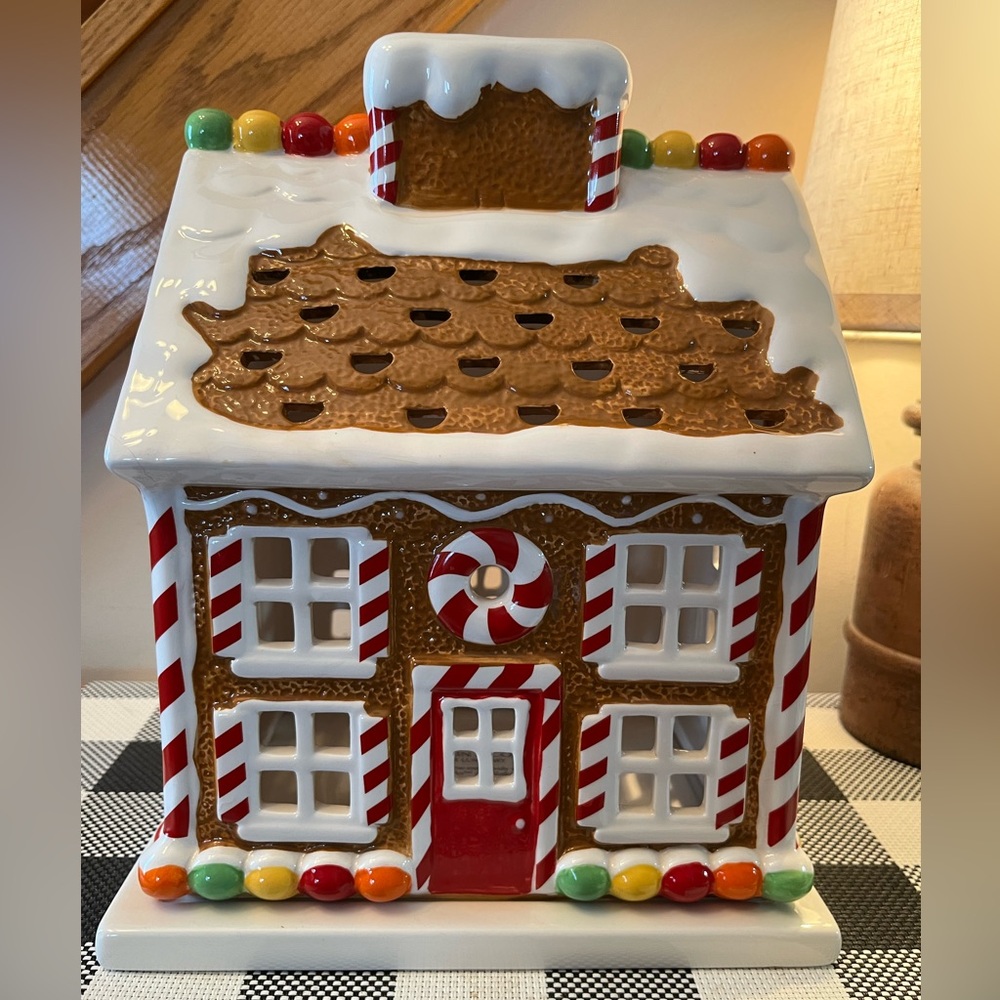 SLATKIN & CO GINGERBREAD HOUSE 2009 CHRISTMAS DECOR BATH & BODY WORKS CANDLE